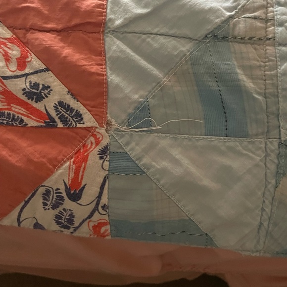 Vintage hand sewn quilt!! - Picture 7 of 8